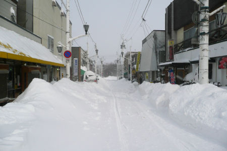 吹雪翌日の川湯温泉街